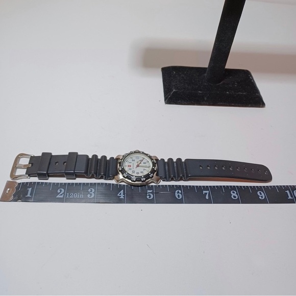 Vintage Swiss Army Victorinox Date Rotate Dial Ruber Band Watch New Batt L4 - Picture 7 of 7